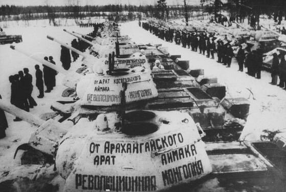 Ялалтын баярын өдрийн мэнд! Архангай аймгийн хандиваар үйлдвэрлэгдсэн танк хувь нэмрээ оруулж л байж