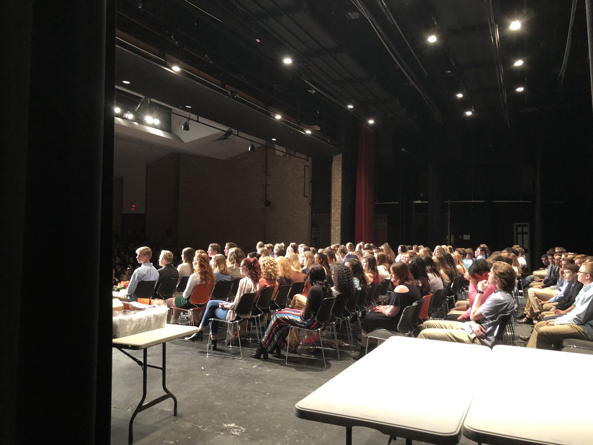 AngelaKDoll's tweet photo. Honored to be on the same stage of these #MoorheadHS seniors tonight! Seniors are presented with scholarships and Juniors and Sophomores with Academic Awards! #MoorheadProud #onceaspudalwaysaspud https://t.co/NBSEyYCanG
