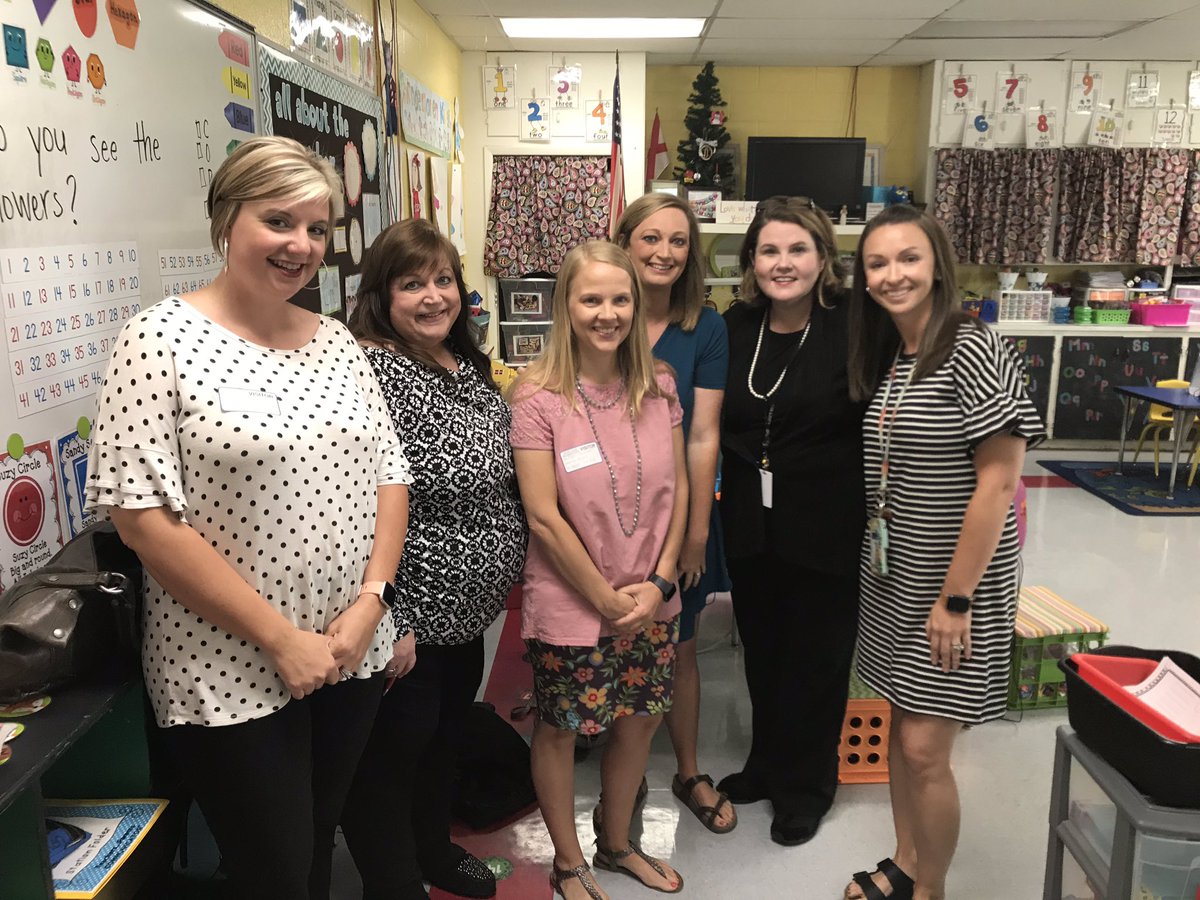 Keybo4AU's tweet photo. Special thanks today to Mrs. Downs @KDSDARelem for showcasing some of the great multisensory strategies she is using in Kindergarten...for our friends from @JCBOEal 👏🏼👏🏼👏🏼 https://t.co/qQWbcF4ssM