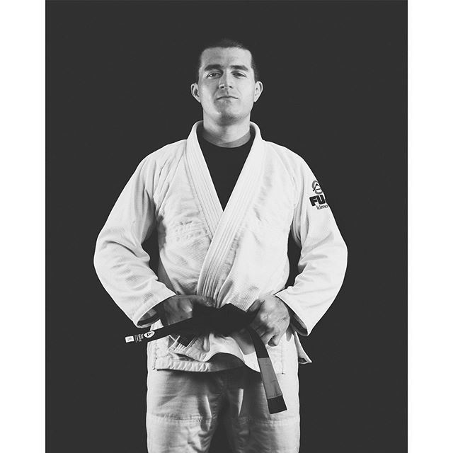 cauliPHLower's tweet photo. If you’re on the mats and knew nothing about @lexfridman all you’d see is a tough BJJ Black Belt. Little did you know he’s also a self proclaimed three stripe purple belt at guitar and knows a few things about self driving cars according to what he’s say… https://t.co/5quqt5Ja2u https://t.co/gVtpUCbaE6