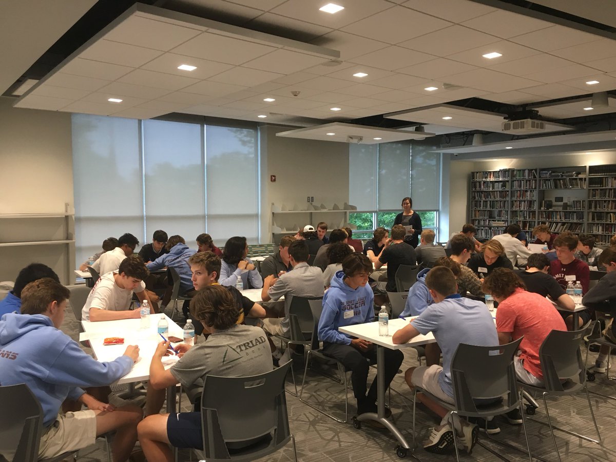 DSJActivities's tweet photo. Class of 2020 leaders begin learning about their Leadership Profiles in order to acknowledge strengths and work on obstacles. https://t.co/eBUHmaEgIG