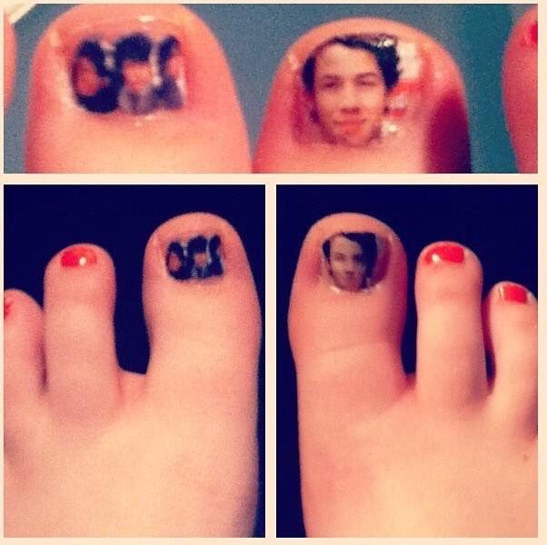 WhatJoBroFansDo's tweet photo. @JonasConcerts @jonasbrothers This was my @jonasbrothers room for yeaaaaars, my weird Jonas toes 😬, and me holding their cutouts back in my HS senior class picture! 😂 Talk about throwbacks! https://t.co/MoPaD7WRfm