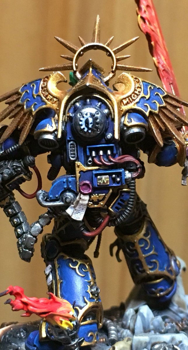 ロブート・グィリマンのペイントを再開しました。 目の部分や全体の青