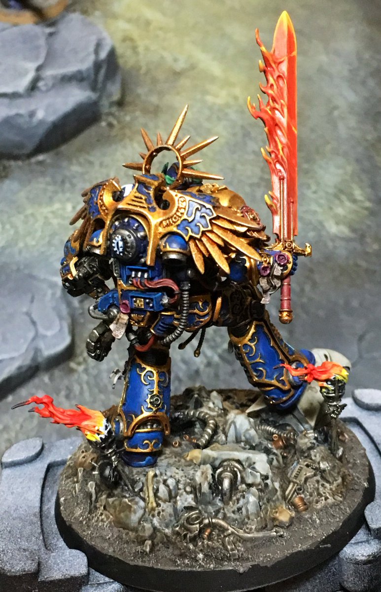 ロブート・グィリマンのペイントを再開しました。 目の部分や全体の青