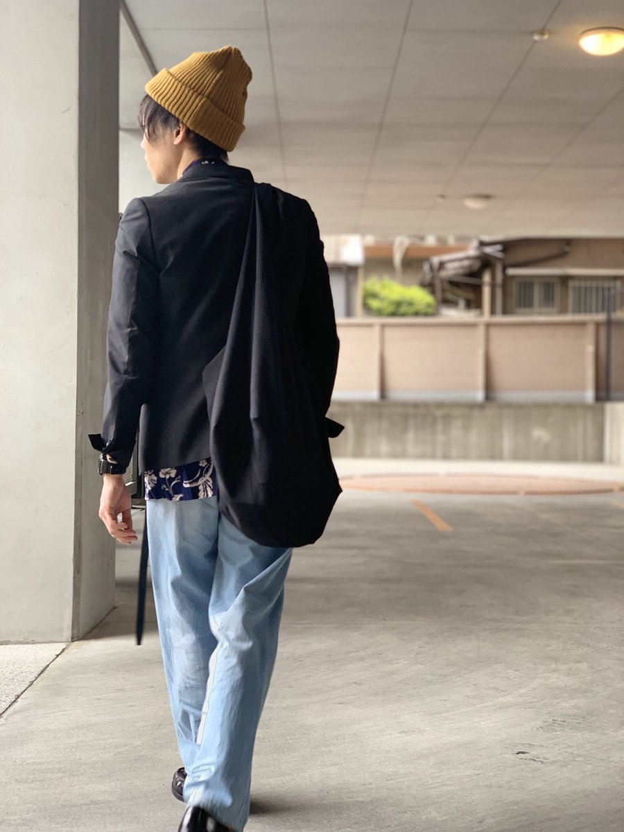 Schuhputzer621's tweet photo. ジャケットの間違った使い方〜チンピラソースを添えて〜
outer #journalstandard
shirts #used
bottoms #woadblue
shoes #ghbass
bag #dulcamara #よそいきバッグ
watch #gshock
belt #monitaly
cap #eightbees
socks #chicstocks
#今日のコーデ https://t.co/pKhNBZNff6