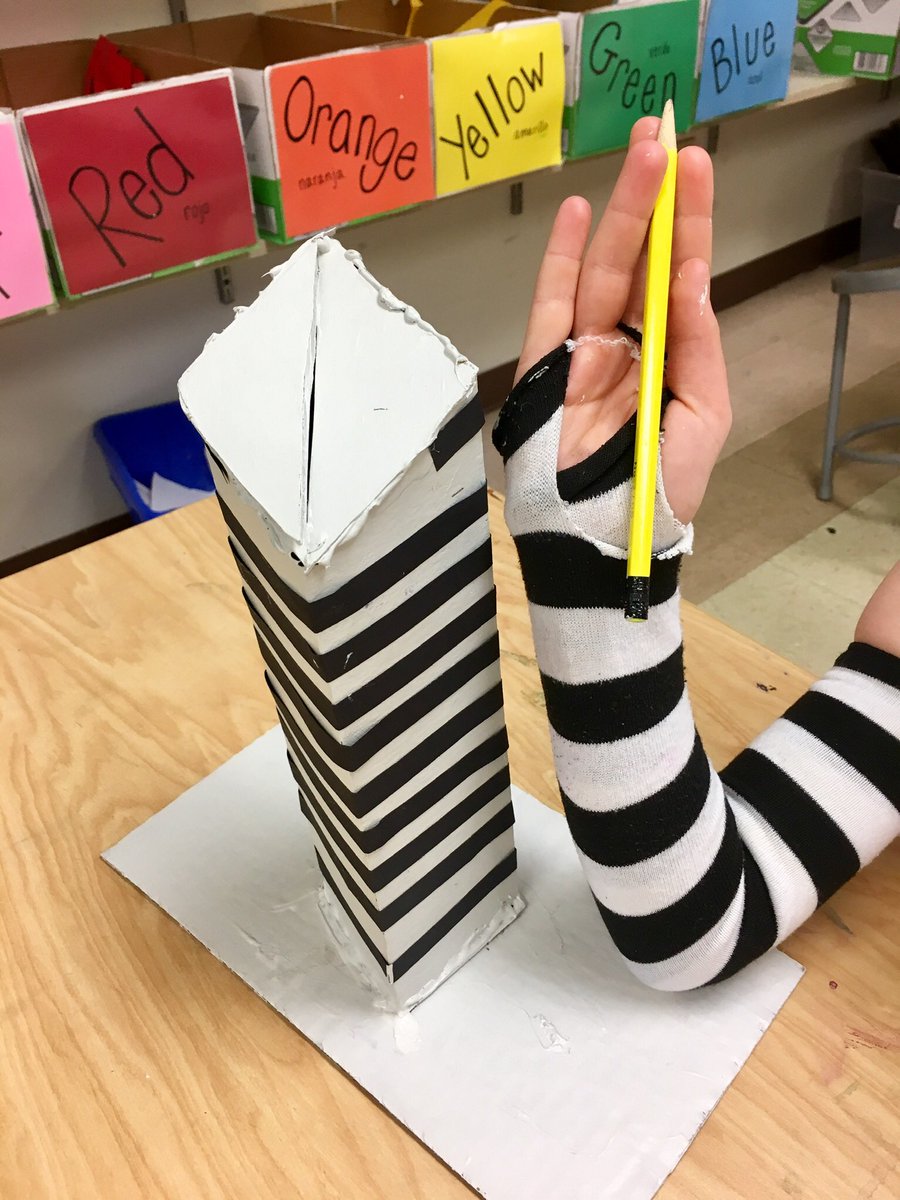 Couldn’t get over this student twinning with their art! #chicagoarchitecture #holmeshawks  #d97art #coincidence