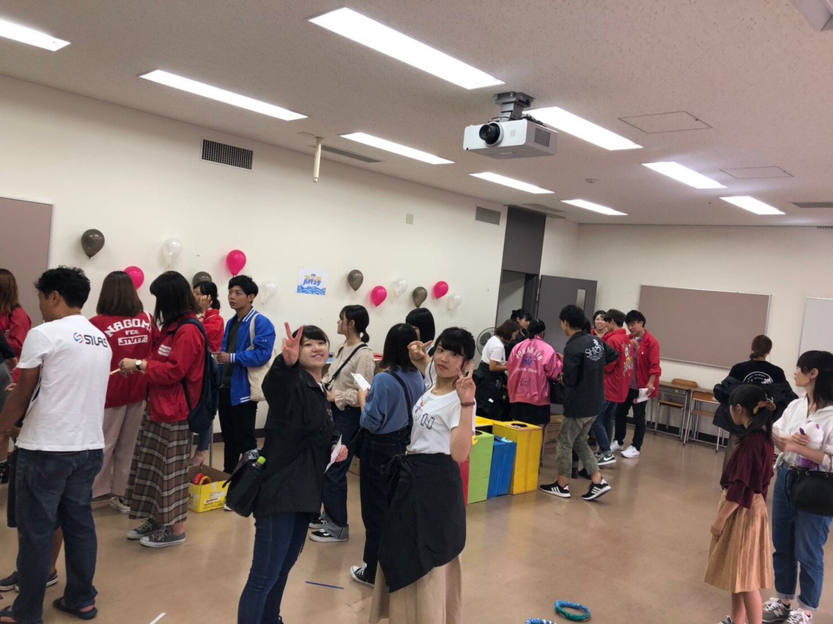 puh_shion16's tweet photo. 部署紹介⭐︎学内編⭐︎
学内では校内のイベントを企画・管理しています。主なお仕事はお化け屋敷の制作です👻昨年は縁日も企画しました🏮人を驚かしたり工作が好きな方はぜひ学内へ！学内は共同作業が多いので先輩後輩の仲が深まりやすいです☺️ https://t.co/PhBhOPDELq