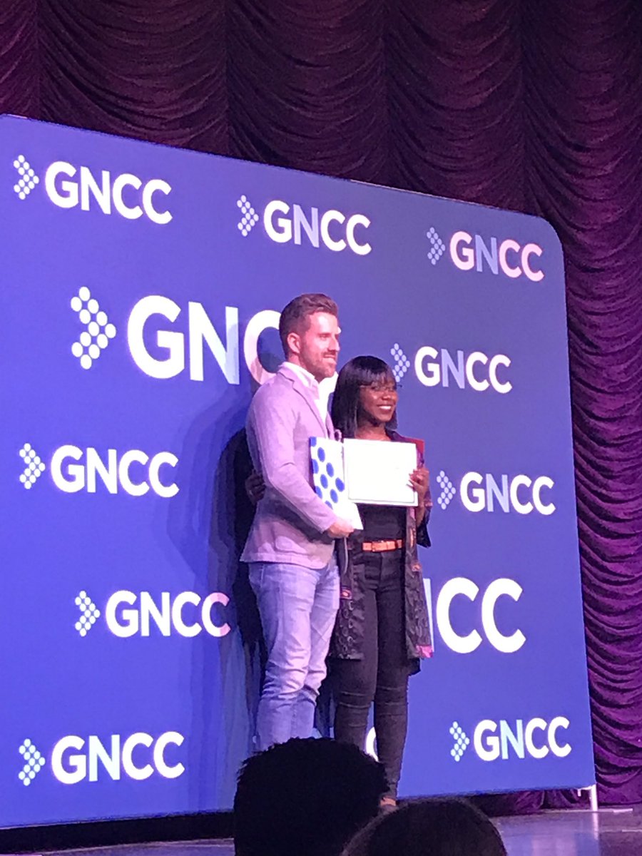 SCEnterpriseCtr's tweet photo. Six business startups pitched at #IGNITENiagara for two awards. Anita from @FleekyBeauty won the People’s Choice award which was presented by Steve Boese from @InnovateNiagara. Congratulations to Fleeky! https://t.co/asR2UIfTjC