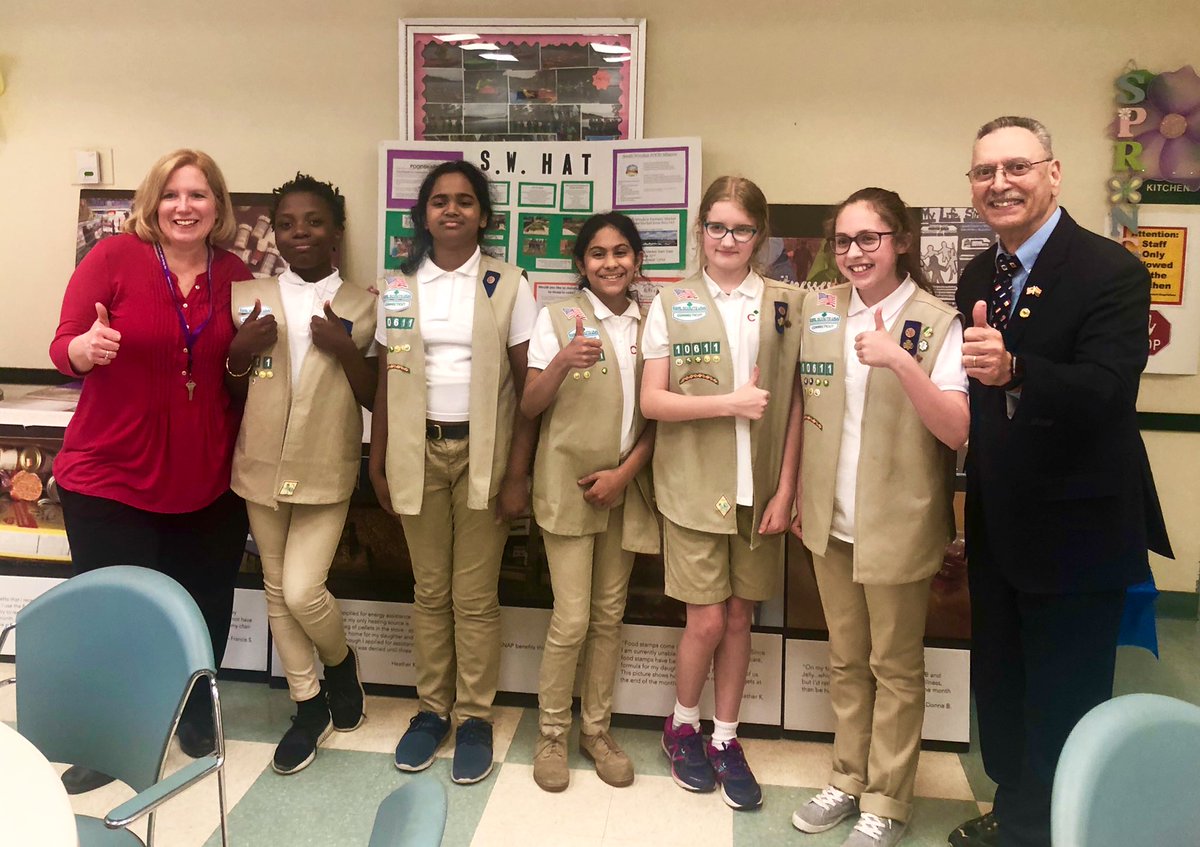 G0ldil0x24's tweet image. .@United4ALICE this amazing young lady and her @GSofCT #GirlScout troop raised $850 or food for 200 @SouthWindsorCT neighbors for @foodshare #HungerActionTeam 2nd annual #SNAPChallenge dinner #KidPhilanthropist #UnitedForALICE #StandWithALICE #GiveBack #BeTheChange