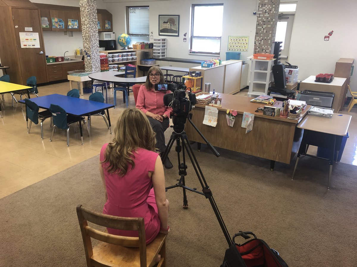 This dynamic mother-daughter duo has been molding young minds for 7 years together after Lindsey followed in her mother, Bonnie’s, footsteps.  Don’t miss this story celebrating teachers and mothers on @kfvsnews at 10! #thankamoteacher #TeacherAppreciationWeek