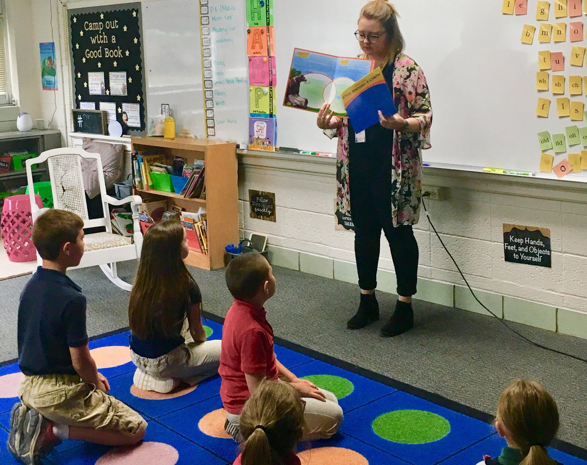 sheena_wyatt's tweet photo. @BaileyFlint 2nd grade reading comprehension partner rotations=exciting learning and engagement! 5th grade ELA slides writing projects=eager students excited to share next week. #hutchSTEMsquad #308Pride https://t.co/oyhwwIeRFK