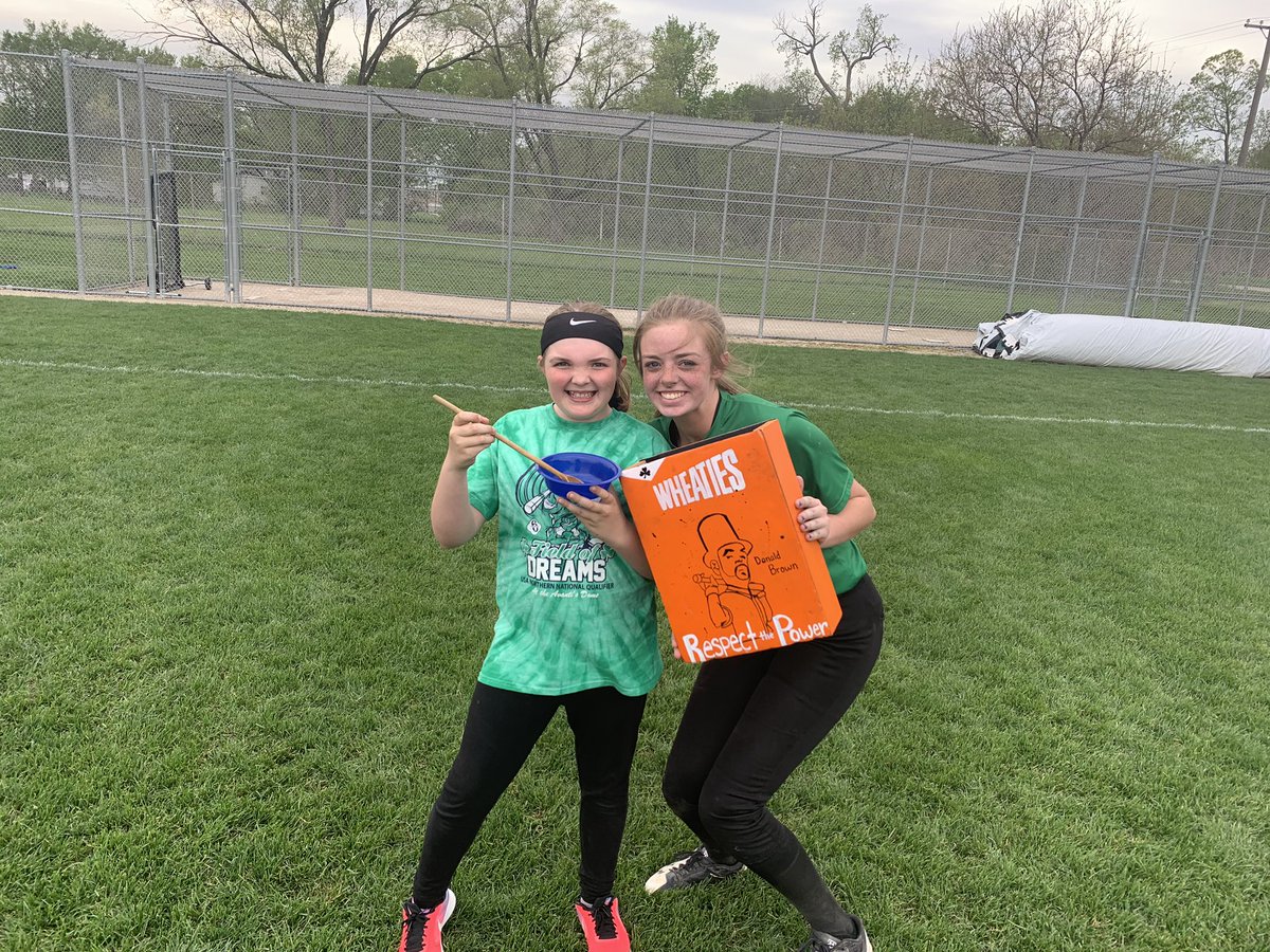 IrishSoftball19's tweet image. Irish with a big former I-8 rivalry win over a well coached and tough Wilmington team, good bounce back game after a tough loss last night.  Special #respectthepower to Anne Krull who stepped up big tonight and has all season for the Irish in the circle! Irish are 28-5 now!