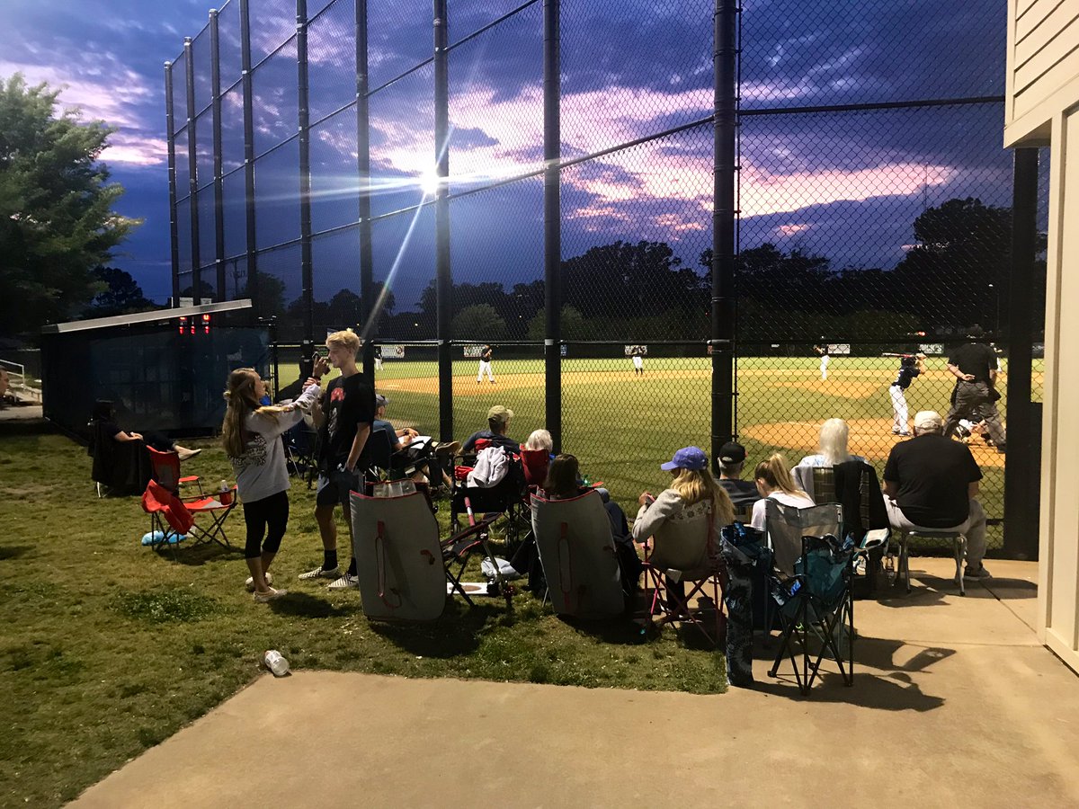 kempsvillepony's tweet photo. A BEAUTIFUL NIGHT for baseball at Providence Park!
Good crowds for the 8:00 games:
Pony Red Sox and White Sox on KPB1.
Bronco Braves and White Sox on KPB2.
🇺🇸⚾️🇺🇸
#KPBPride
@berniek67 https://t.co/xsg4v9DtDP