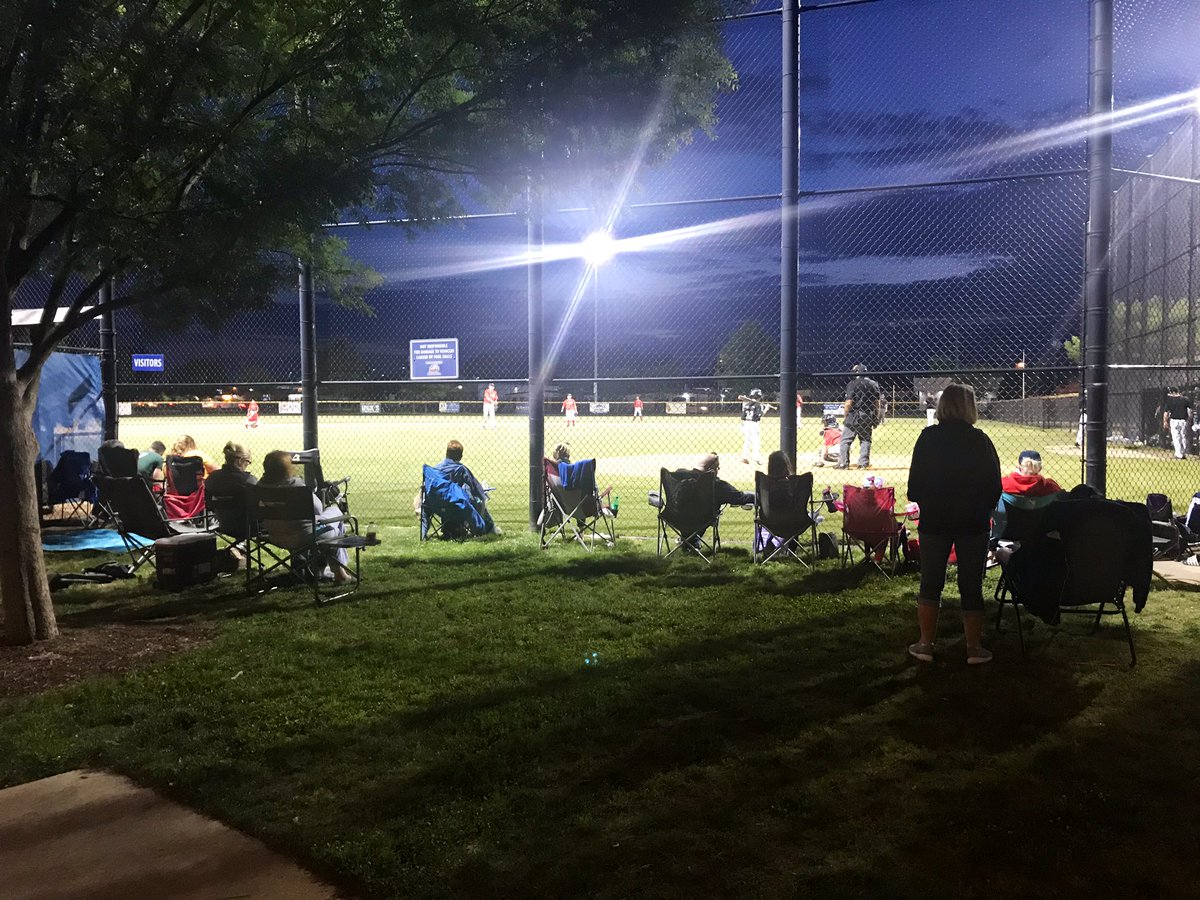 kempsvillepony's tweet photo. A BEAUTIFUL NIGHT for baseball at Providence Park!
Good crowds for the 8:00 games:
Pony Red Sox and White Sox on KPB1.
Bronco Braves and White Sox on KPB2.
🇺🇸⚾️🇺🇸
#KPBPride
@berniek67 https://t.co/xsg4v9DtDP
