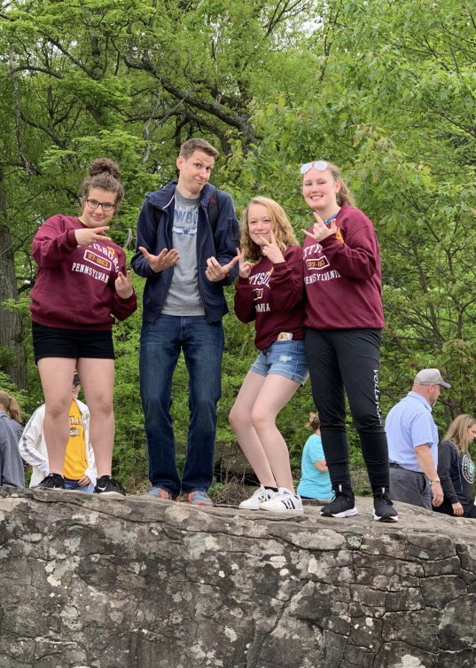 DHelmEDU's tweet image. I love class trips!  Spending time with my students and their parents outside the classroom is always the highlight of my year!  #aplusstudents #gettysburg #8thGradeTrip #Day1