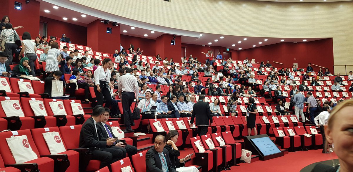 Experiencing the chi energy with <a href="/FinEmbSin/">Finland in Singapore</a> at <a href="/CHI_online/">CHI</a> #chiionnovate #innovation #ecosystems