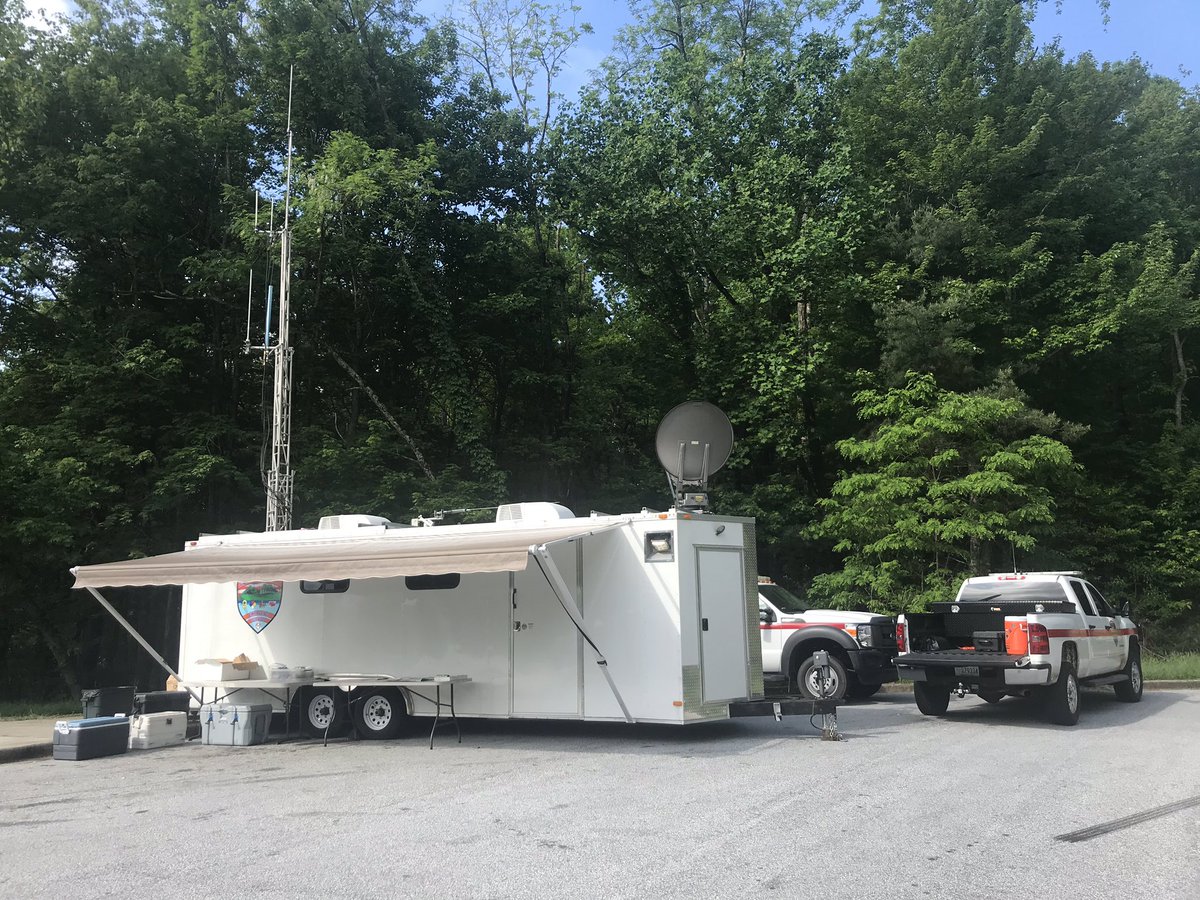 Oconeefire's tweet photo. Thank you to everyone who supported the search mission yesterday and today. More than eighty personnel from seven counties in SC and NC worked together to provide a good outcome for a visiting family. We appreciate everyone involved and the relationship of our partner agencies. https://t.co/oPqN0m5zY6
