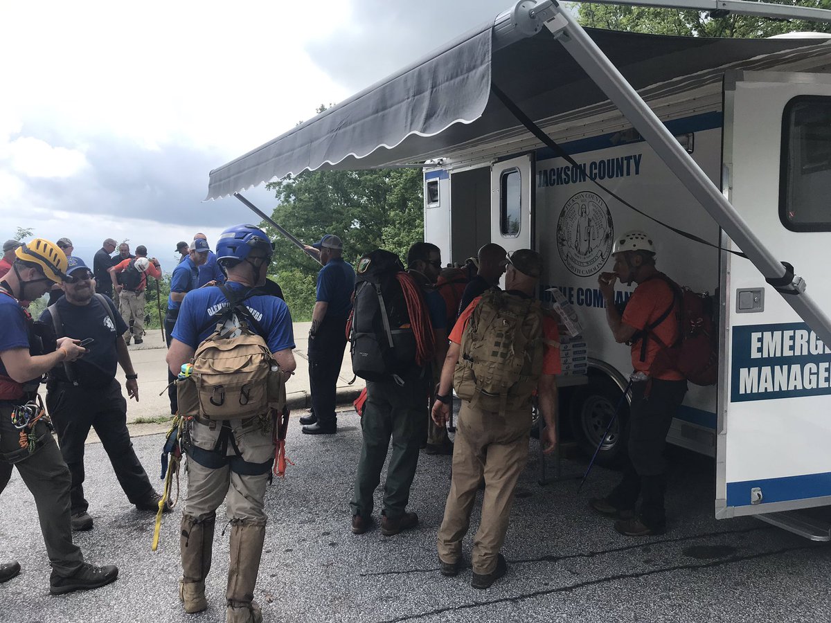 Oconeefire's tweet photo. Thank you to everyone who supported the search mission yesterday and today. More than eighty personnel from seven counties in SC and NC worked together to provide a good outcome for a visiting family. We appreciate everyone involved and the relationship of our partner agencies. https://t.co/oPqN0m5zY6