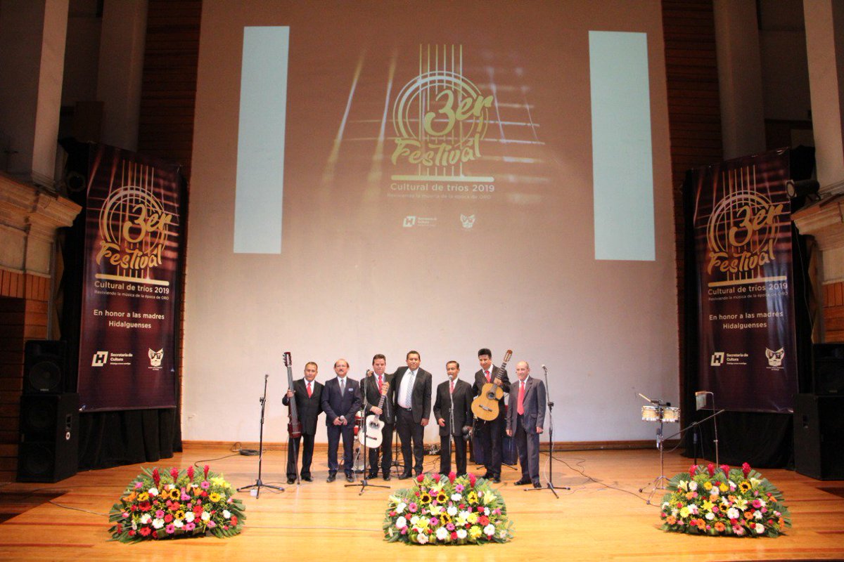 Olaff111's tweet photo. Conmemorando el #DíadelasMadres, con la presencia de queridas mamás que disfrutan este #MagnoConcierto del 3er festival cultural de tríos: "Reviviendo la música de la época de oro", en el Teatro Hidalgo "Bartolomé de Medina".
¡Muchas felicidades! https://t.co/5tW2zNAiJ3