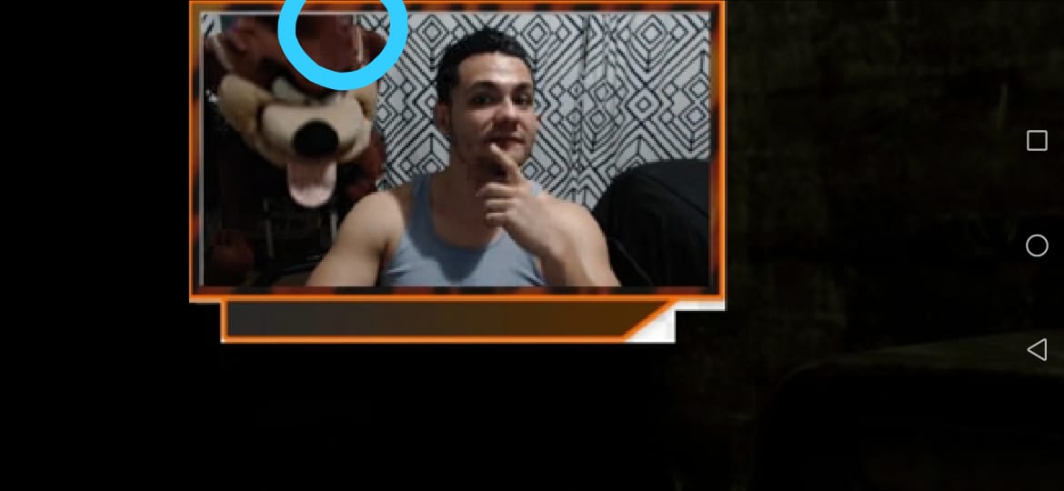 youtube.com/watch?v=hvnai8…
Alguien se acuerda de este directo? En las 2 horas con 20 minutos y 12 segundos se cae el peluche.
Viéndolo más detenidamente y en cámara lenta alcanzó a ver la mitad de la cara de una persona, ustedes que opinan?