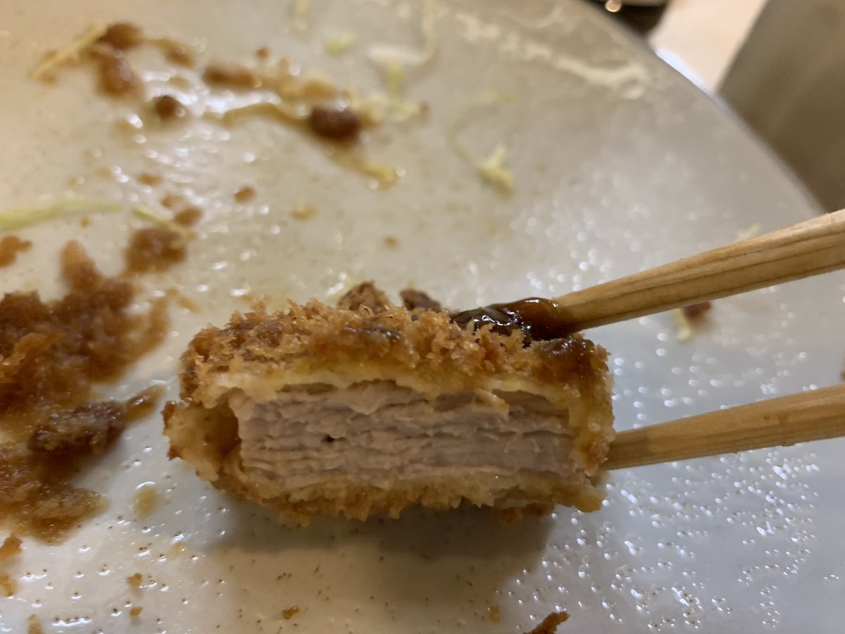 東京日野サンバルカン 馬車道の勝烈庵本店さんで 勝烈定食 ヒレカツ1g 1 600円 税別 肉も衣も柔らかくて食べやすい とんかつソースも林檎が入ってるようで甘酸っぱい味でカツレツによく合う クレジットカード 電子マネーが利用可能です 馬車道 勝