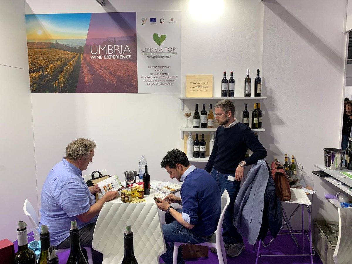 UmbriaTop's tweet photo. L’UMBRIA AL CENTRO DI ESPERIMENTI ENOGASTRONOMICI AL TUTTOFOOD DI MILANO. I protagonisti sono sempre loro. I piu ricercati della kermesse milanese.  @TuttoFoodMilano https://t.co/P7ZbtpITKk