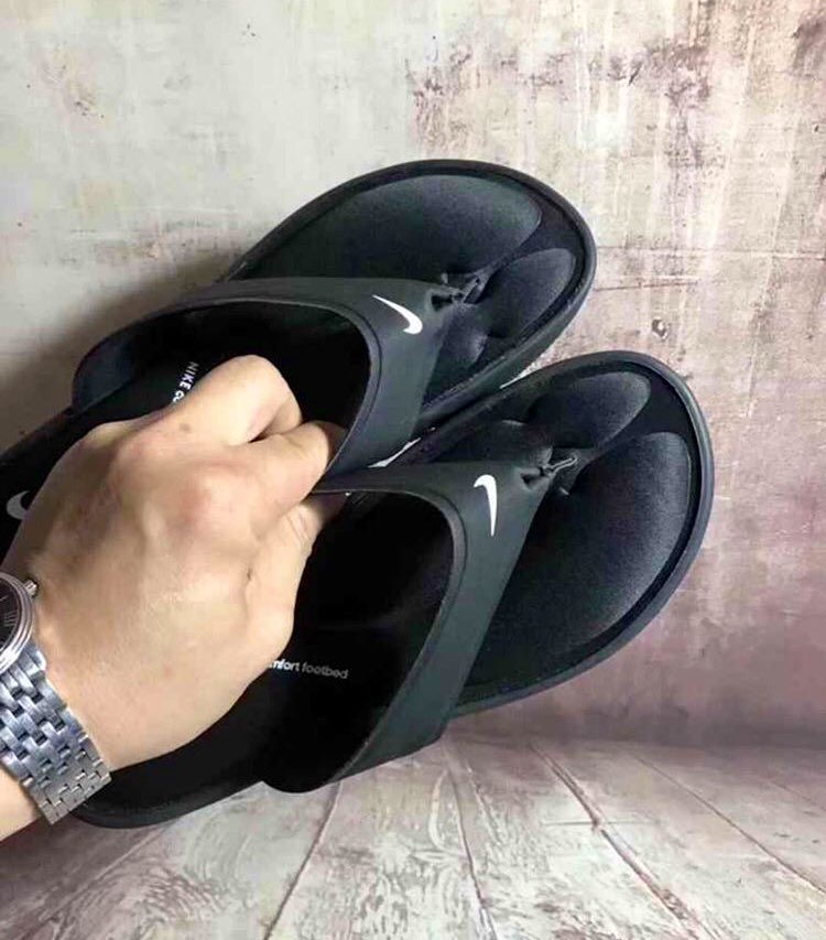 Hope you had a great night??? What do you think, if you have this right in your car? You can wear any time and anywhere Item: Nike slippers Price: 15kSize: 40-45Available for immediate delivery.Please send a Dm to order