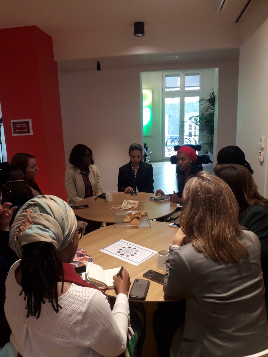 📍 Speed-meeting #FeministsCount pour le #W7 ac <a href="/UNICEF_france/">UNICEF France</a>:

🗨"Au Sénégal, les règles menstruelles sont encore un tabou. Les filles doivent alors s'absenter des cours plusieurs fois par mois et cela favorise l'abandon scolaire".
<a href="/NdeyeYacineFAY4/">Ndeye Yacine FAYE</a> porte la voix des sans voix🗣