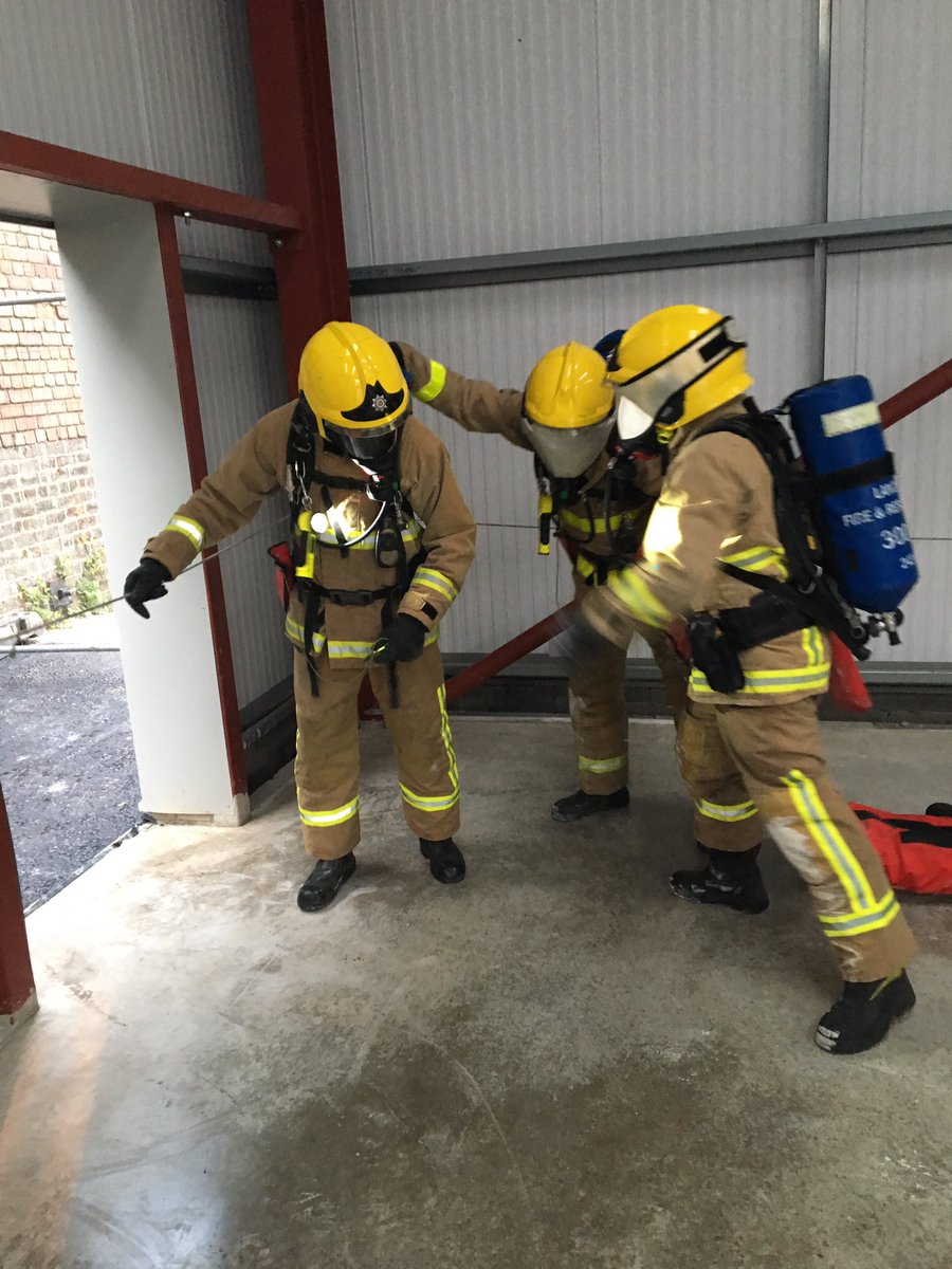 Who doesn’t love a guideline drill!! Large warehouse great venue for laying and searching from the guideline. Brilliant drill and lots learnt🚒🚒