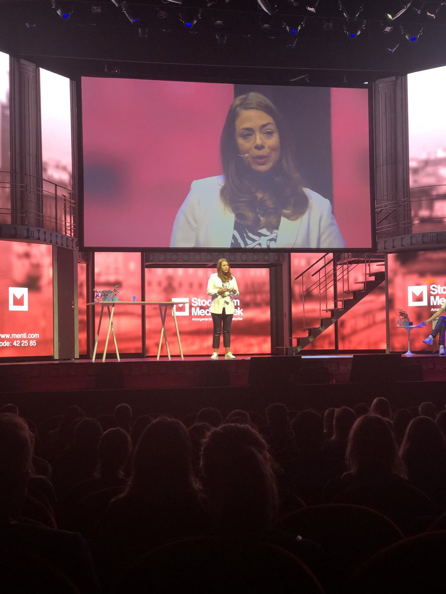 Johanna Snickars inviger dag 2 med att prata om ”Innovation - det nya... nya?” 👌🏼 
#stockholmmediaweek