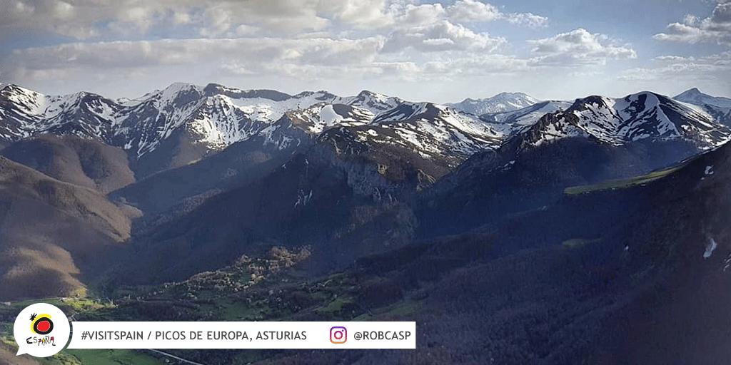 Today we're celebrating #EuropeDay and what a better way to do so than from the Picos de Europa! 
#VisitSpain #Asturias #SpainNature <a href="/TurismoAsturias/">TurismoAsturias</a>