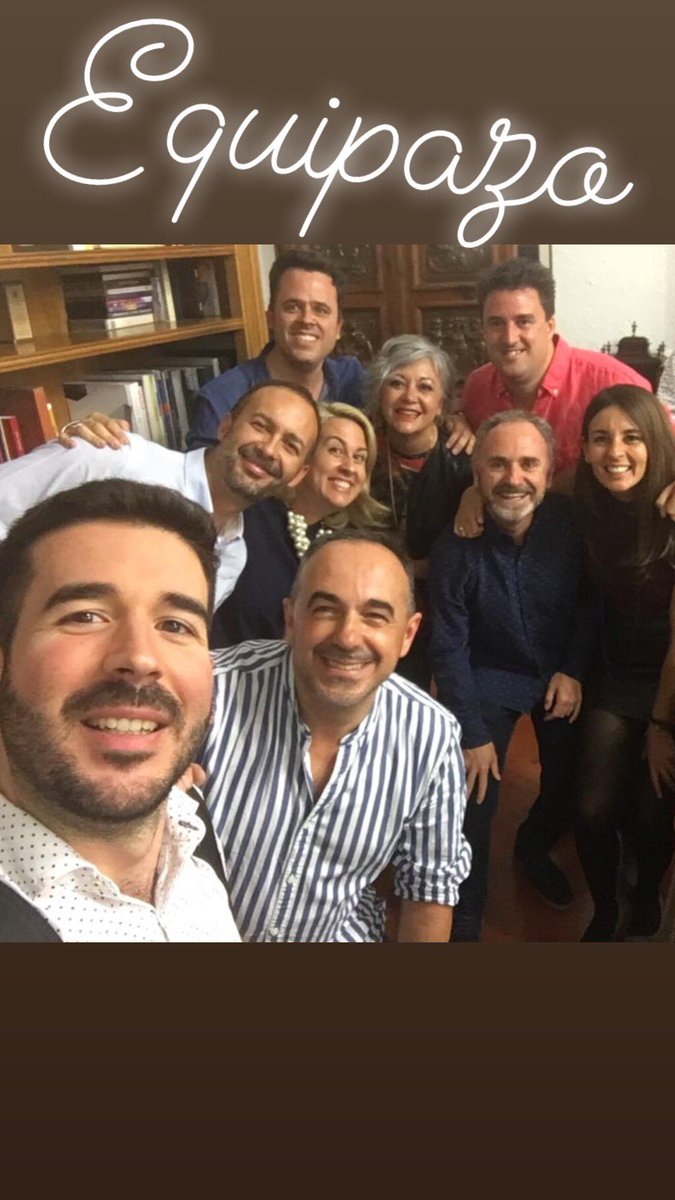 GiselleGHipola's tweet photo. Anoche fue la culminación de días de trabajo duro pero de compartir mucho con gente maravillosa. Enhorabuena @PilarArandaUGR y a @CanalUGR #rectoraUGR #arandarectora https://t.co/tnplmr9DZE