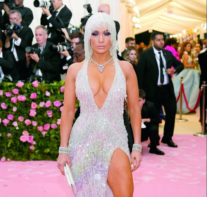 TJM_Media's tweet image. Stars play with vibrant gemstones and statement necklaces at 2019 Met Gala. Read More: bit.ly/2LsNl9F #BlueBook #BlueBookCollection #diamondfashionpieces #fashionandjewelrytrends #fashionjewellery #FashionjewellerySwarovski  #MetGala #OnlineSwarovskiJewellery #Swarovski