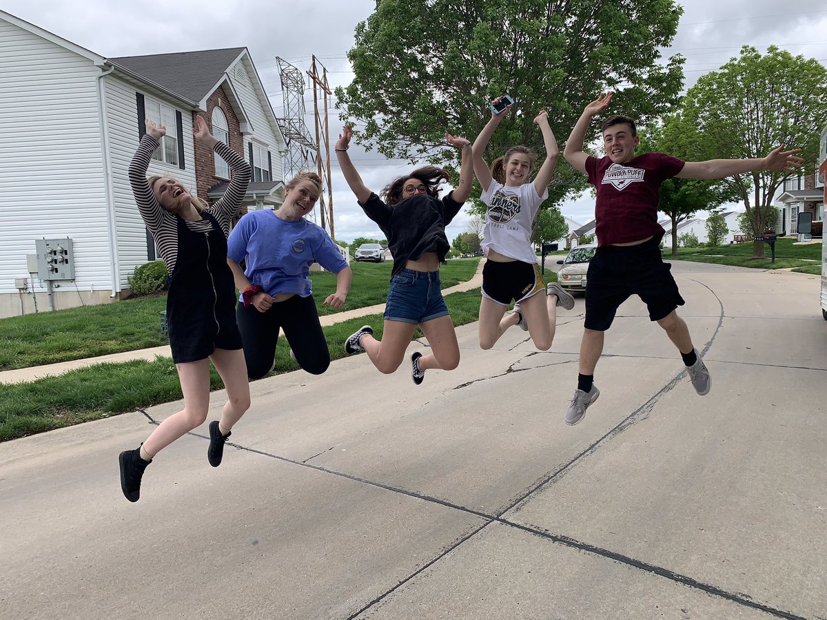 chiaradercoli's tweet photo. #fznSeniorSlideshow19 https://t.co/Bk0xJ92qd7