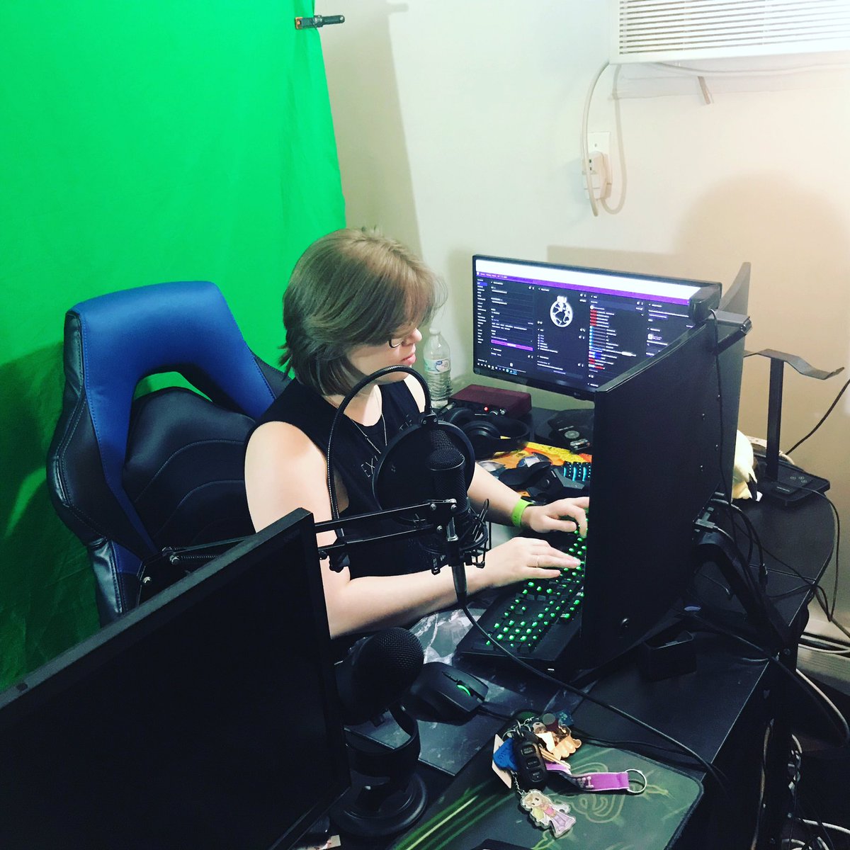 AceArtistTara's tweet photo. Practicing my #PCgaming skills in preparation for my stream tomorrow!
NOTE: I will be starting my stream an HOUR LATE because I’m going to see #DetectivePikachu ⚡️. Join me at 9pm EST. 🔗 #TWITCH LINK IN BIO! #aceartisttara #gamergirlace #systemsunited #pcgamergirl https://t.co/952hbSd2ov