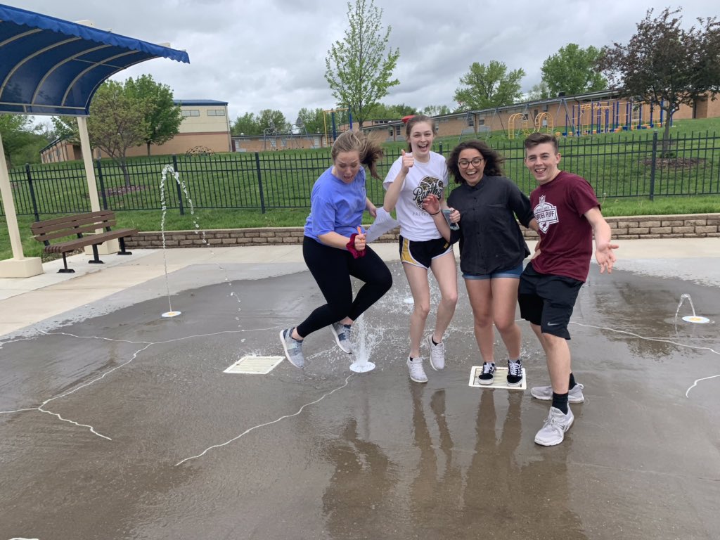 chiaradercoli's tweet photo. #fznSeniorSlideshow19 https://t.co/s3DlvNIVY1
