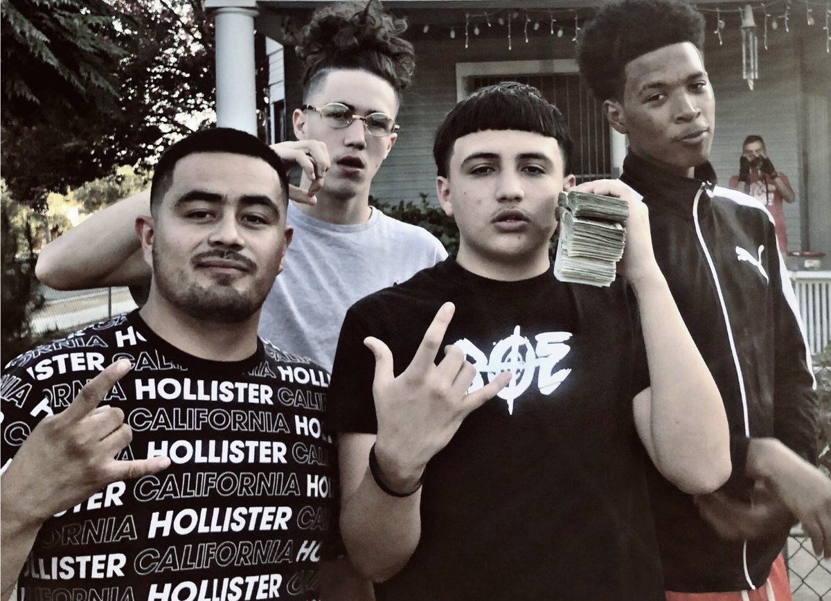 chriz_gonzalez's tweet photo. That one time @BoeSosa16 pulled up to my town #boe #mirgang #rollonme #firstdayout #hellandback #keepitwithme #pain #onmyhead #gangtask @BoeJay1 @boemumu https://t.co/LSAWN5NuEB