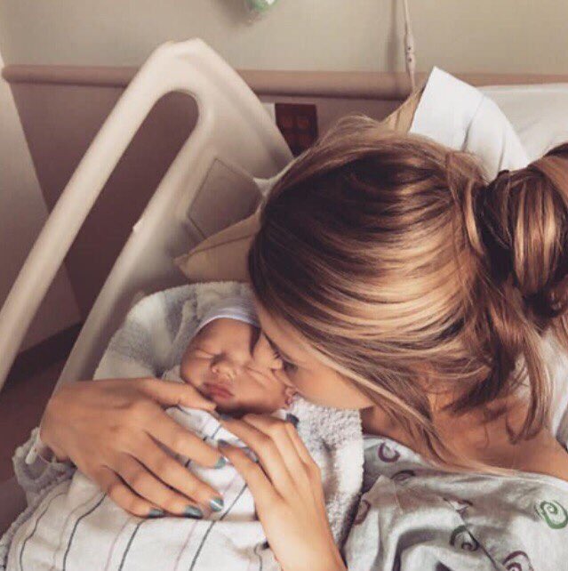 These are pics supposedly of Briana, they aren't, but in any case, if they were, how many mothers go into the delivery room with pink nail polish on and come out with a baby and wearing blue nail polish? Again, face hidden so it could be anyone in those pics.