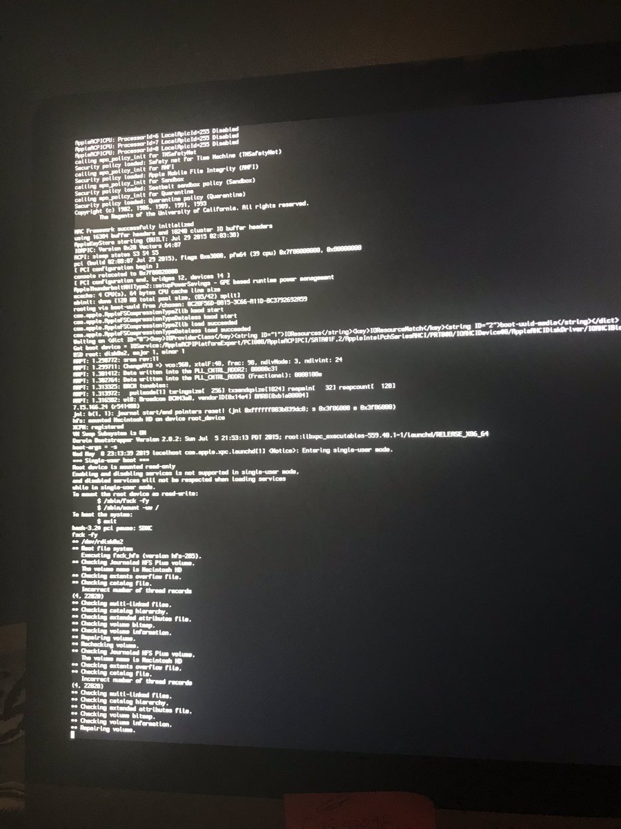 Famazmich's tweet photo. Currently still my problem. because I don’t have to edit 3 wedding recaps before Monday.... I’ll make an appointment in the morning 😔 #applehelp #startupproblem #mac #hourslater https://t.co/bADaxF6dbf