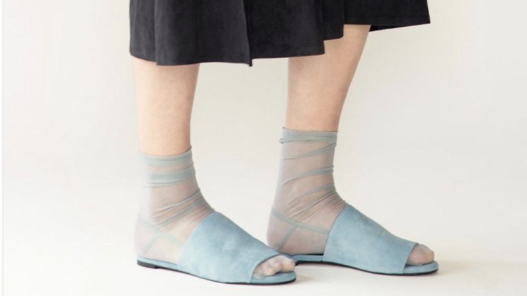 「Darner socksにやられてます
どこに売ってんの 」|東 ちなつのイラスト