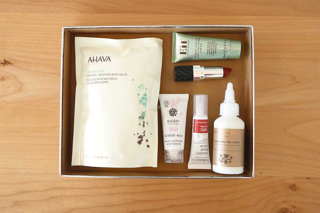 ExpatBoxLife's tweet photo. New #review and #unboxing of the Apr 2019 @lookfantastic "Raw Beauty" #lfbeautybox https://t.co/BBT5uGm6JU

 UK luxury + global shipping! Goodies: @EmmaHardieUK @balancemebeauty @bellapierre_uk @naobaycosmetics @ELLEUK &amp; +++

#expatboxlife #expatlife #beautybox #subscriptionbox https://t.co/6CGNbb8st8