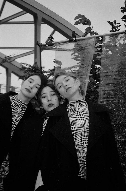 diskunion_indie's tweet photo. 【超限定販売】
BlackBoboiの初のフィジカル音源、『Agate』がBINDIVIDUALよりリリース。
暗闇や深海といったワードが頭に浮かぶような1枚。
オンライン、お茶の水駅前、下北沢店限定販売!https://t.co/1taa7ybT5w
#BlackBoboi
#小林うてな
#ermhoi
#JuliaShortreed
#BINDIVIDUAL https://t.co/JvZl4QnJcc