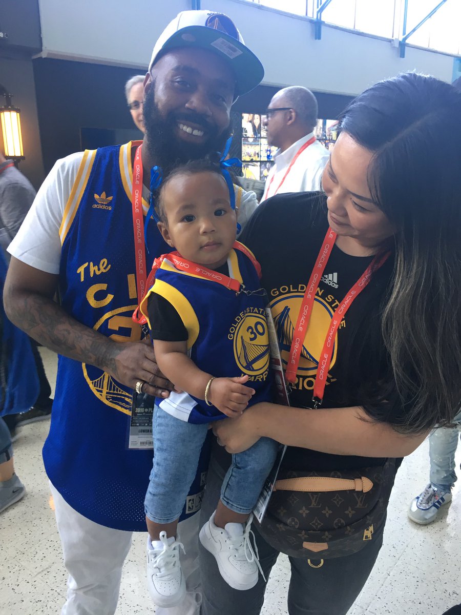 AlyanaGomez6ABC's tweet image. Omg I was gushing over this little cutie! 

Janae just turned one TODAY and she celebrated by getting a tour of #OracleArena and watching the @warriors game! 

HAPPY 1st BIRTHDAY JANAE 💕
#GoDubs