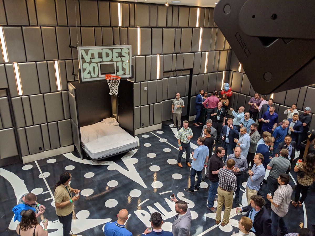 SvcPotential's tweet photo. Here in #Vegas at @glidefast's outrageous #Know19 party at The Palms. https://t.co/R5y3lmzNLH