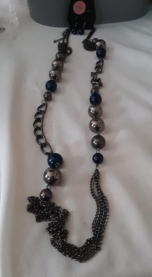 BeyondPaparazzi's tweet photo. Necklaces $5 https://t.co/gIs1FmIIwU