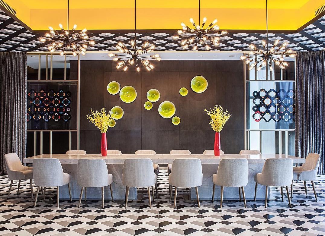 A meeting space where your team can shine. Great ideas happen here.💡
#HumpDayVibes #Shenzhen