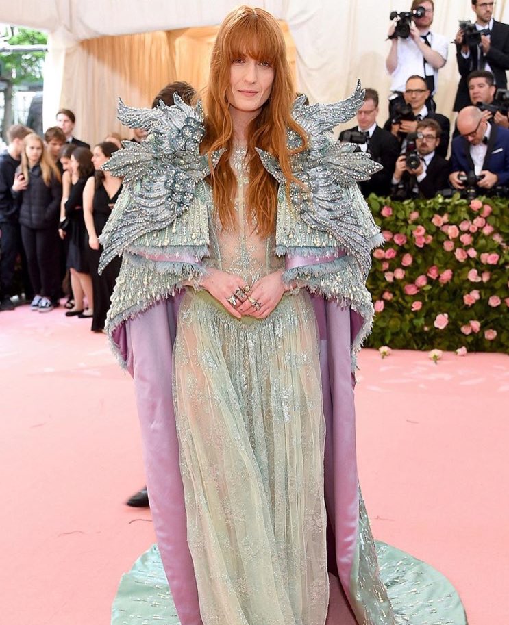 PakithoBJ's tweet photo. Florence: THAT GUCCI 😍❤️ It’s completely perfection from head to toes #MetaGala2019 https://t.co/wiODBR5ebs