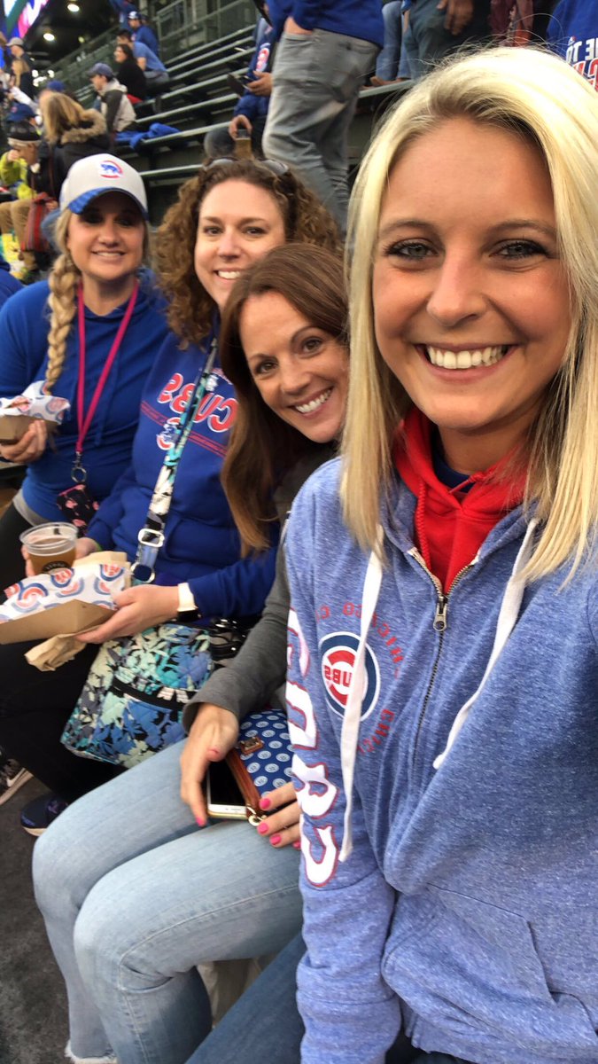 Jeanett92159697's tweet photo. Teacher appreciation night at Wrigley! #Everybodyin #ChicagoCubs https://t.co/cHk1hKS5qb
