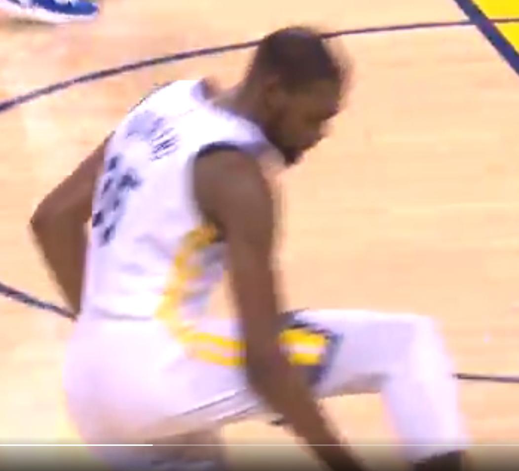 【影片】突發！杜蘭特非對抗情況下受傷離場，疑似與Kobe跟腱受傷類似！-Haters-黑特籃球NBA新聞影音圖片分享社區
