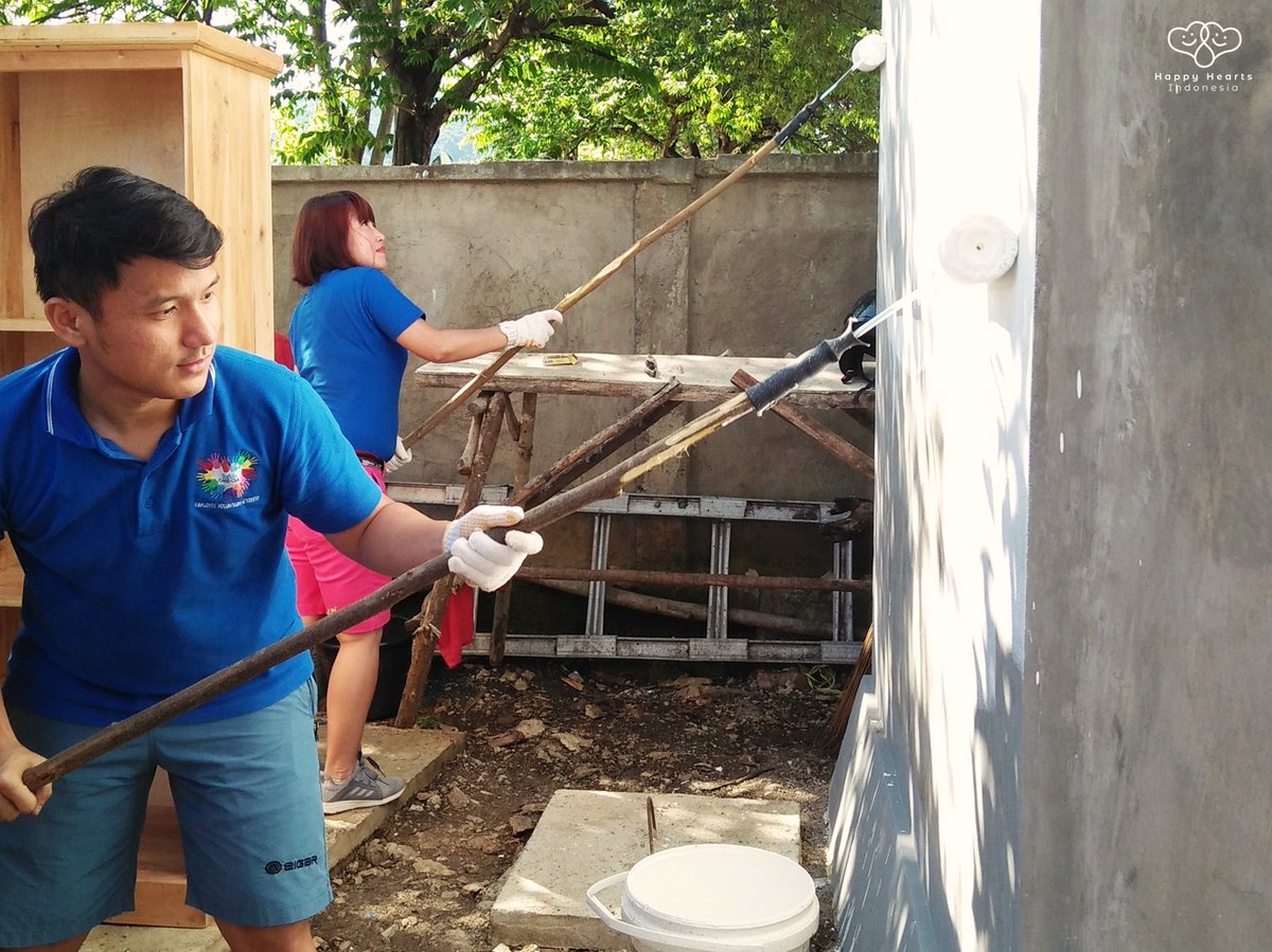 HappyHeartsIndo's tweet photo. Last week, 14 volunteers from PT Softex Indonesia helped us paint the walls, the furniture and the murals of PAUD Eforbia, Flores. ❤
Thank you Softex, for supporting the reconstruction of PAUD Eforbia and sending helping hands to finish it off. 

#iamchange #softexindonesia https://t.co/cK9CUMXbp1